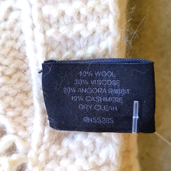 NWT. Express Woman's Wool/Angora/Cashmere crochet scarf w/sparkling decoration. - Picture 4 of 4